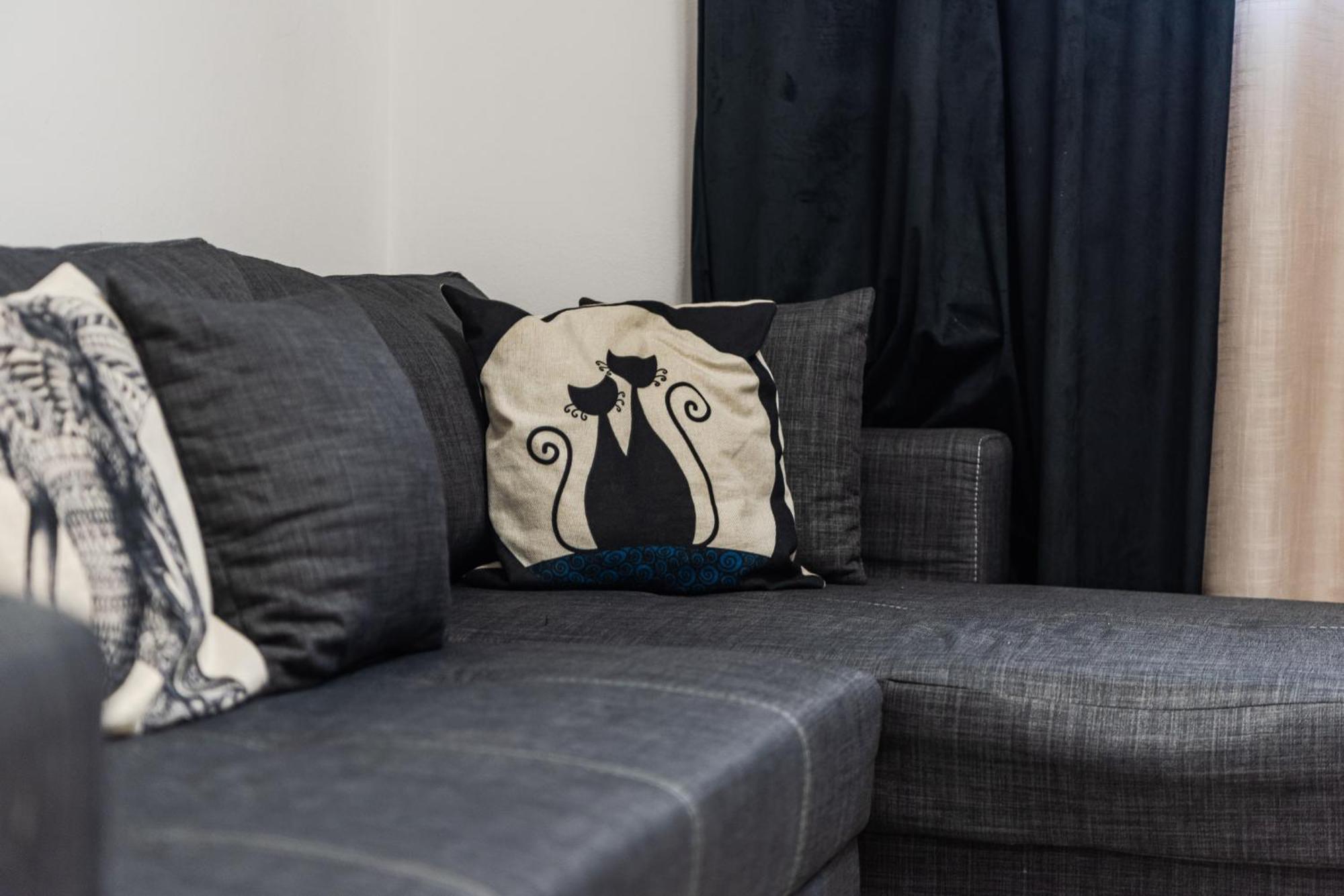Noir Apartment By Kondo Stays Tirana Exterior photo