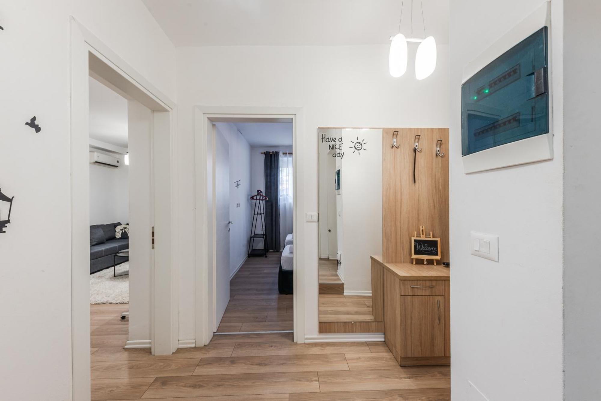 Noir Apartment By Kondo Stays Tirana Exterior photo