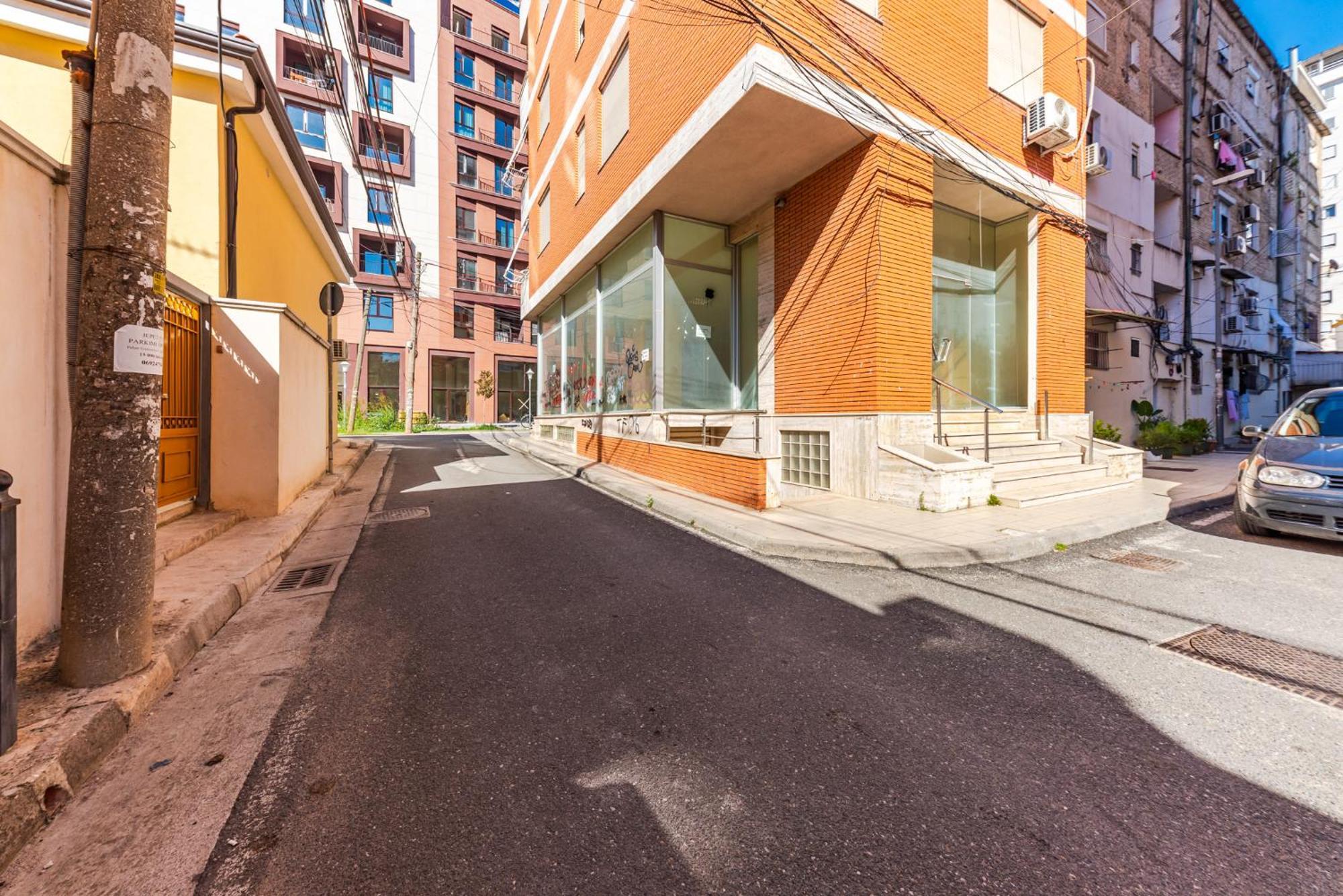 Noir Apartment By Kondo Stays Tirana Exterior photo