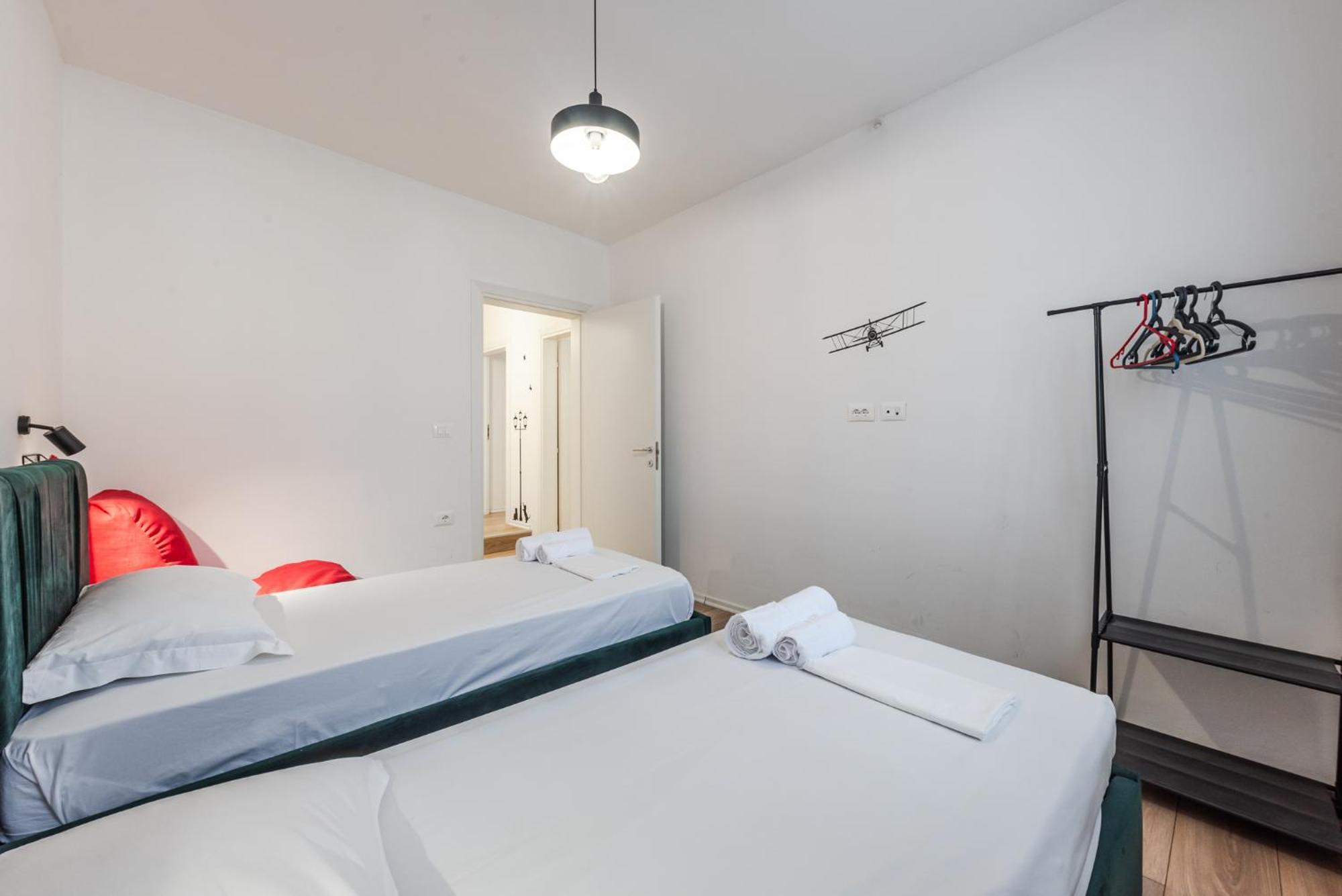 Noir Apartment By Kondo Stays Tirana Exterior photo